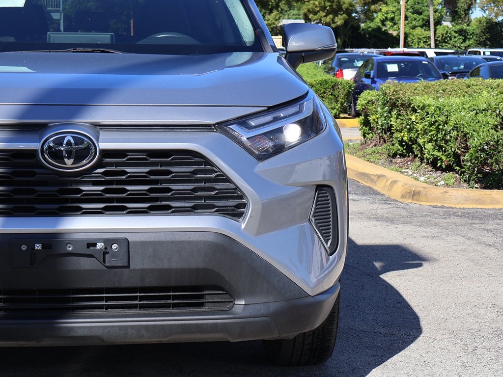 2022 Toyota RAV4 XLE photo 5