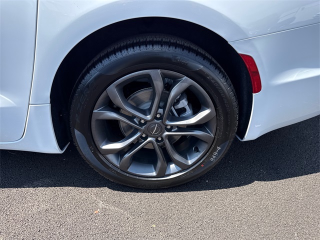 2026 Chrysler Pacifica photo 30