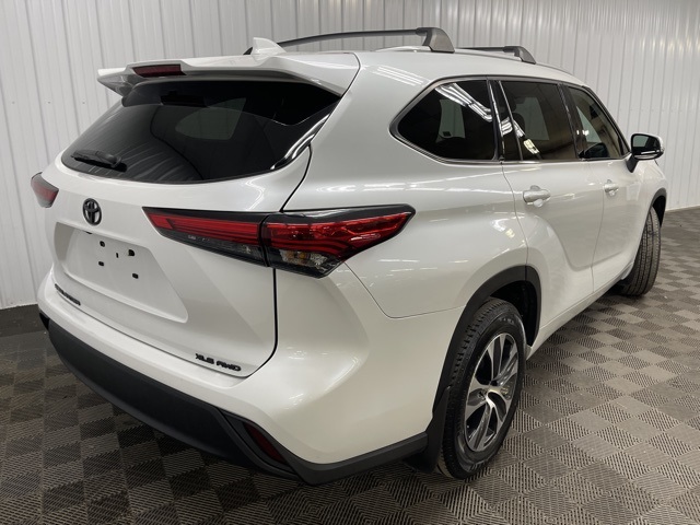 2022 Toyota Highlander XLE photo 4