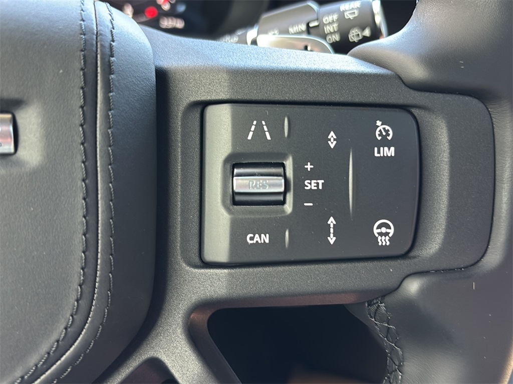 2025 Land Rover Defender 110 V8 photo 18