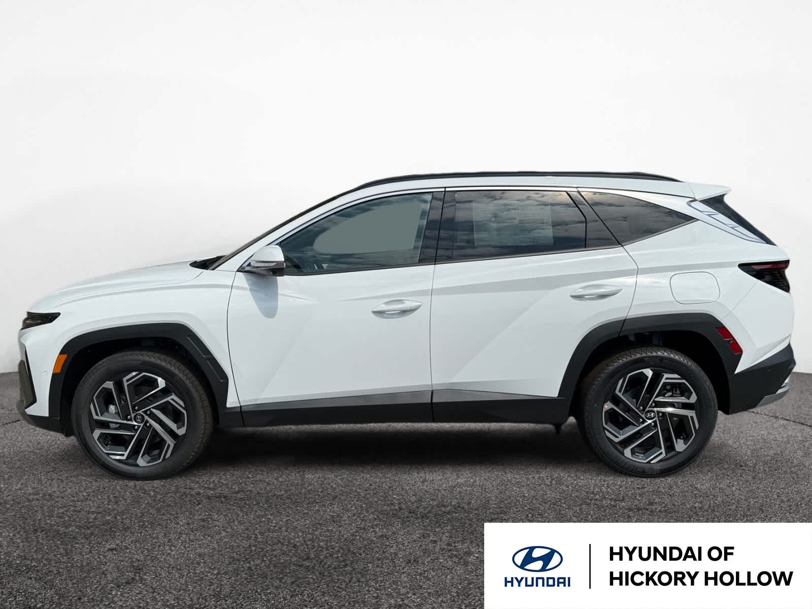 2025 Hyundai Tucson Limited photo 2
