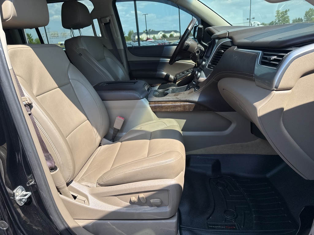 2017 Chevrolet Suburban LT photo 18