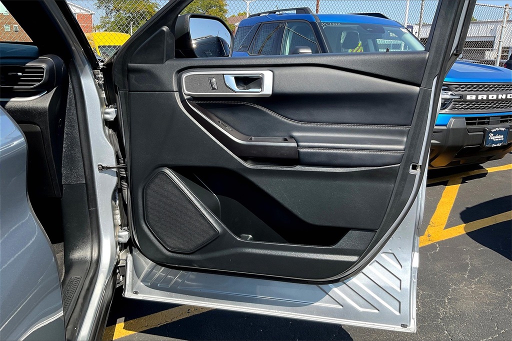 2020 Ford Explorer XLT photo 21
