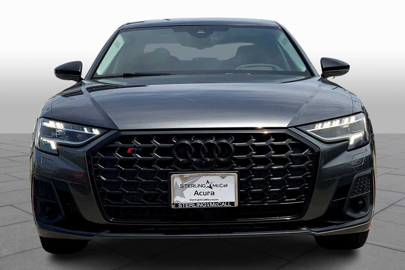 2022 Audi S8 4.0T Quattro photo 3