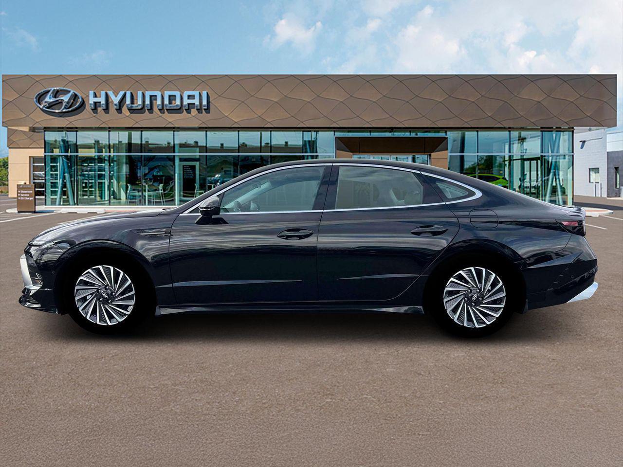 2026 Hyundai Sonata Hybrid Limited photo 2