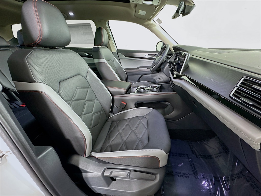 2025 Volkswagen Atlas Peak Edition SE photo 10