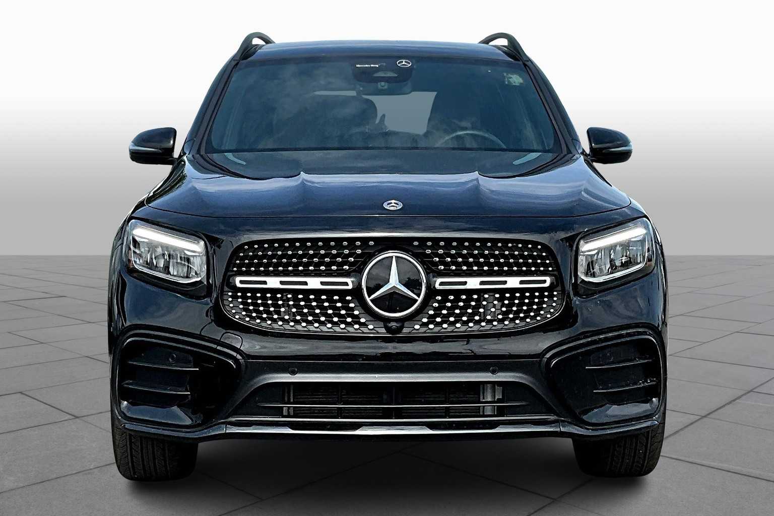 2025 Mercedes Benz GLB 250 4MATIC photo 3