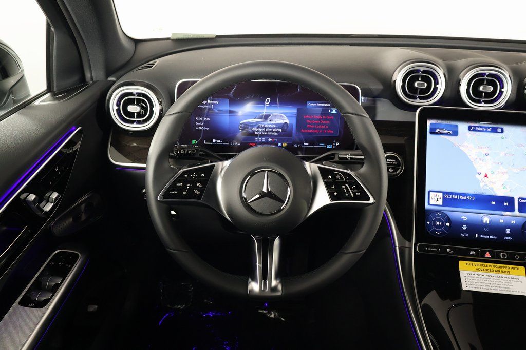 2025 Mercedes Benz GLC 300 4MATIC photo 3