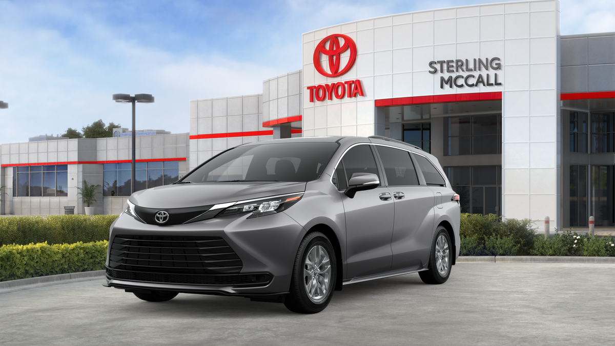 2026 Toyota Sienna LE's photo
