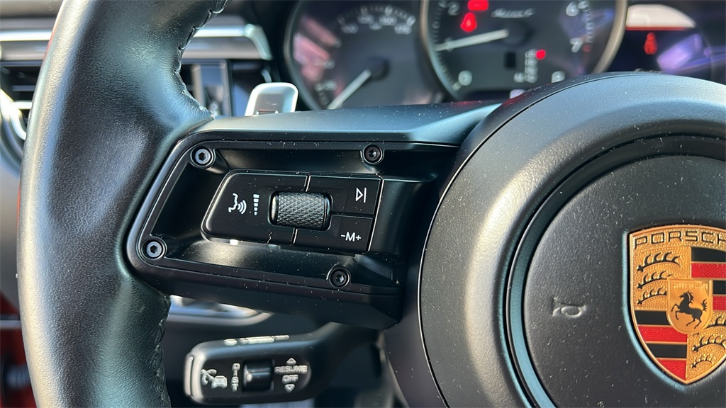 2023 Porsche Macan T photo 18