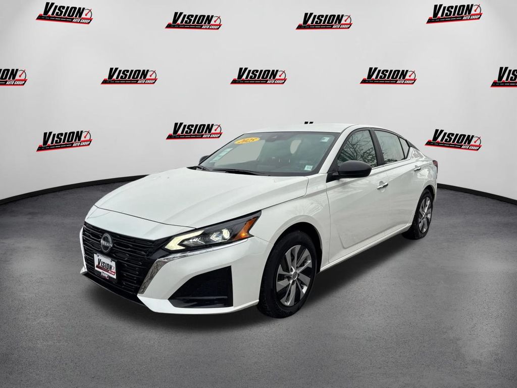2025 Nissan Altima S's photo