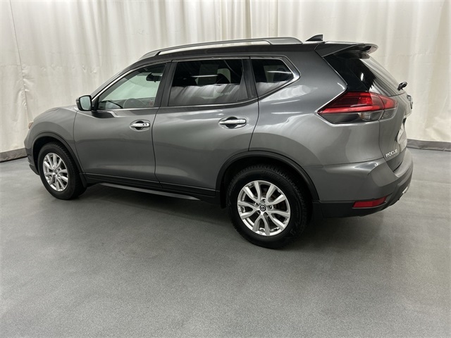 2017 Nissan Rogue SV photo 3