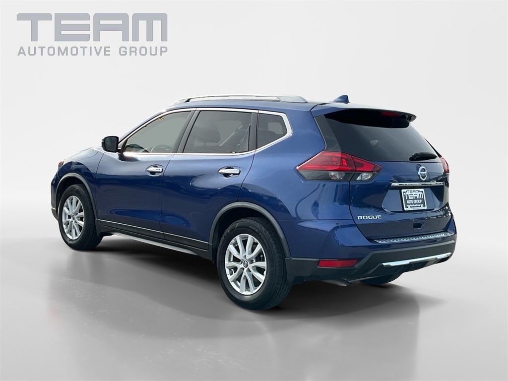 2018 Nissan Rogue SV photo 4