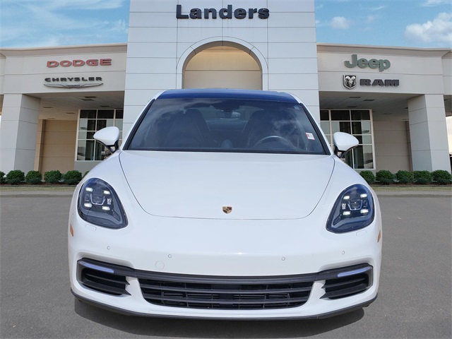 2018 Porsche Panamera 4 photo 2