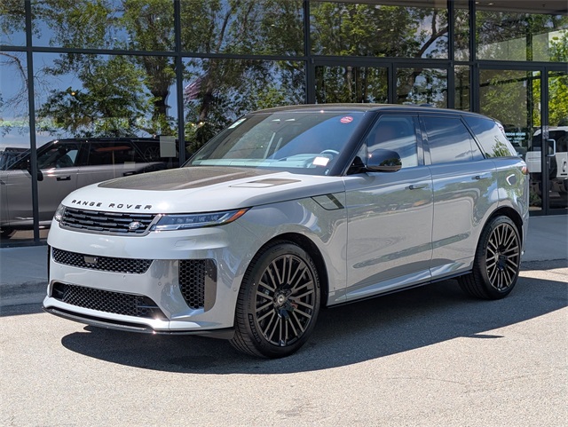 2025 Land Rover Range Rover Sport photo 2