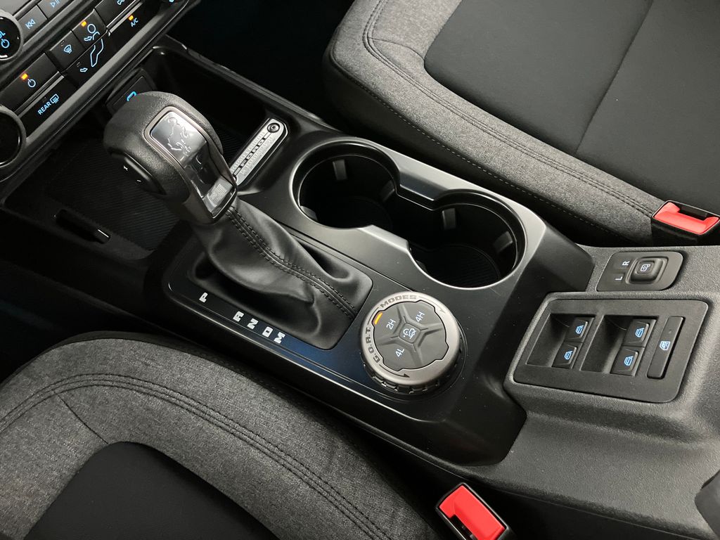 2025 Ford Bronco Base photo 22