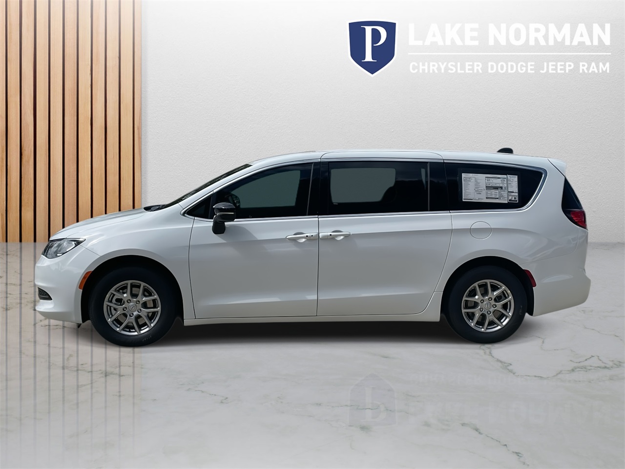 2025 Chrysler Voyager LX photo 4