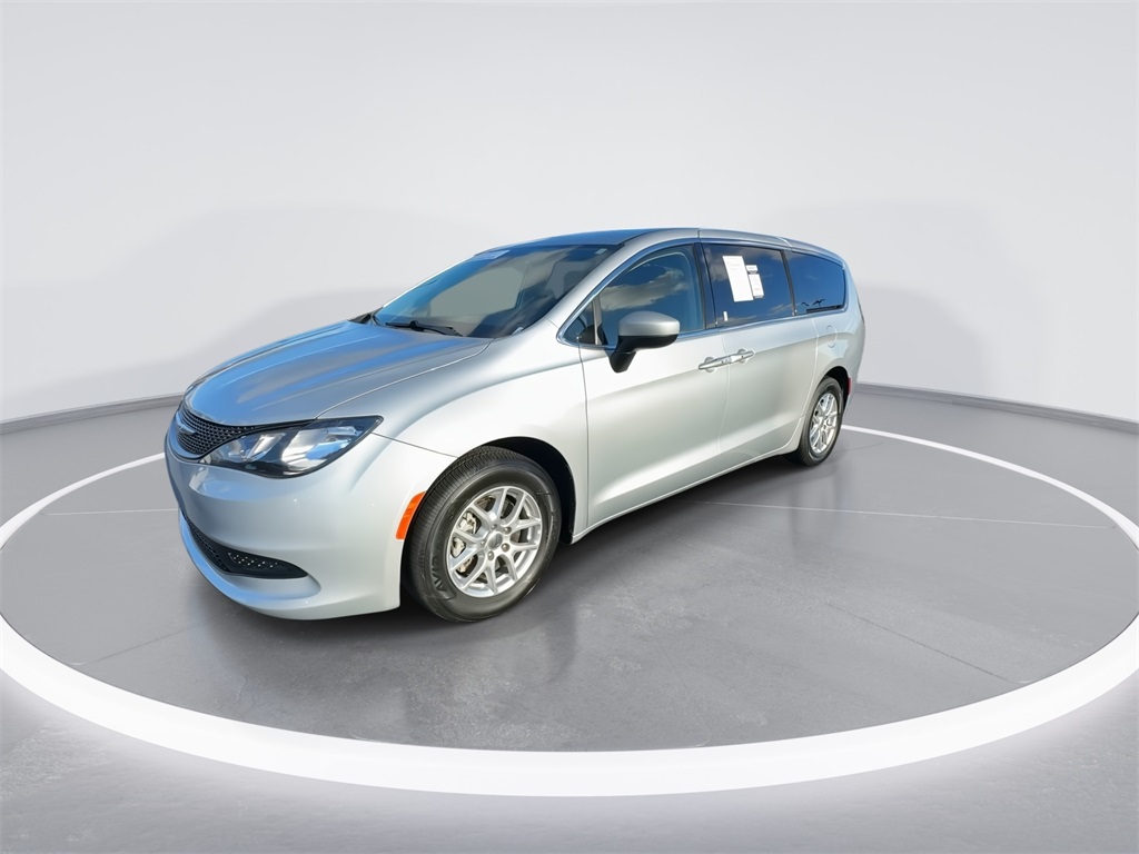 2023 Chrysler Voyager LX photo 4