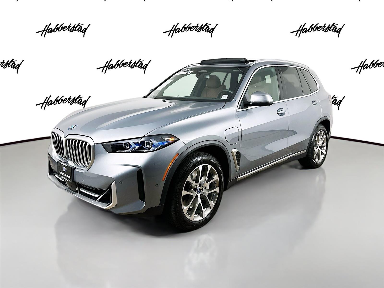 2025 BMW X5 50e's photo