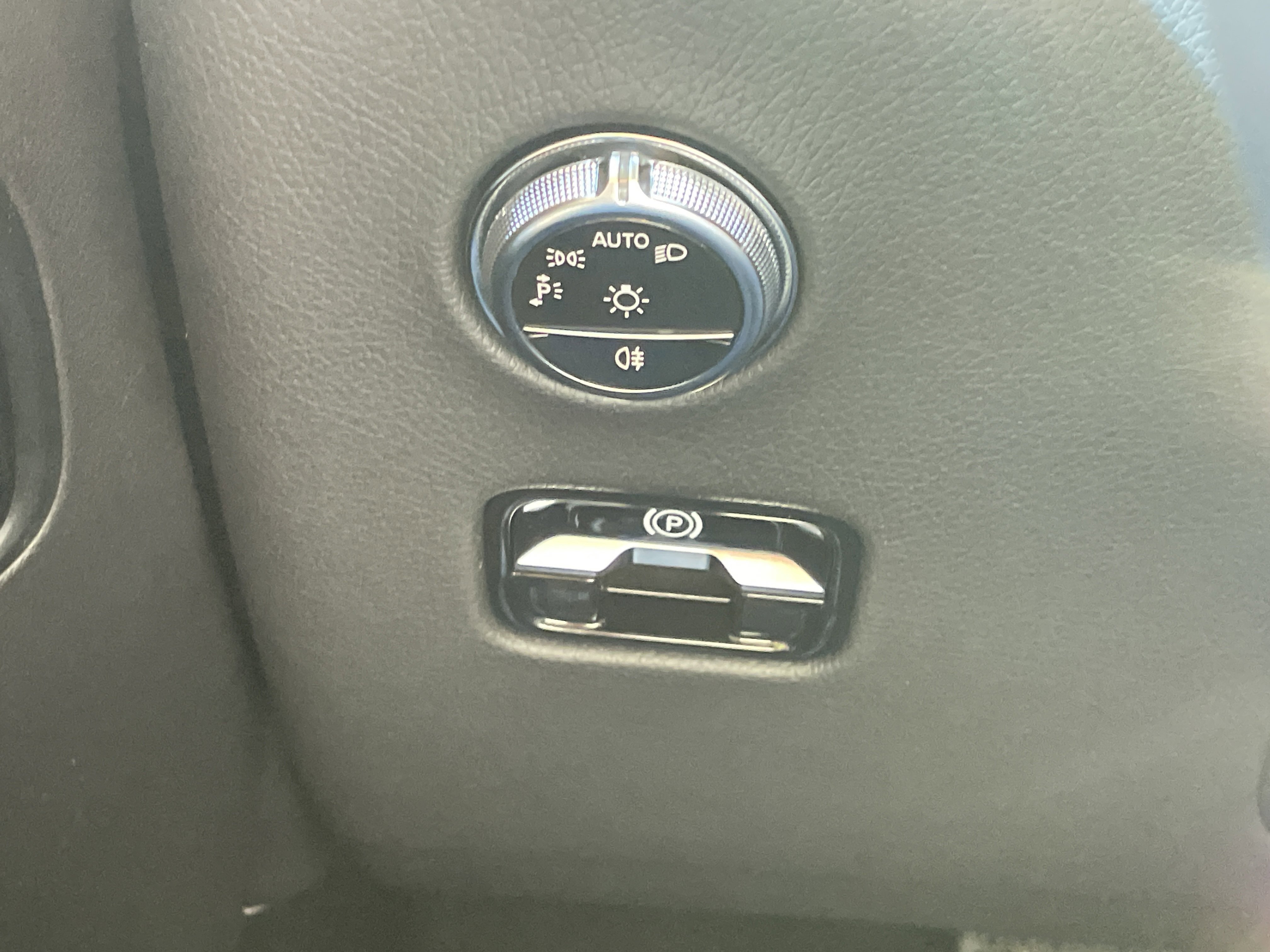 2026 Mercedes Benz GLC 300 photo 4