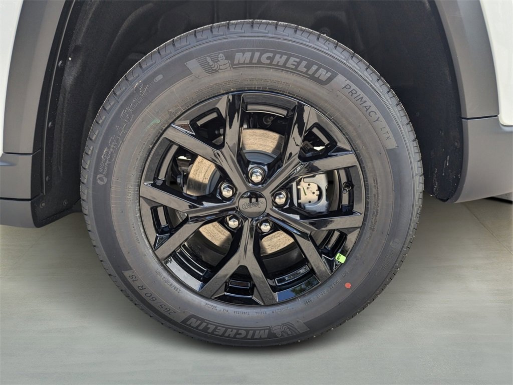 2025 Jeep Grand Cherokee Altitude photo 4