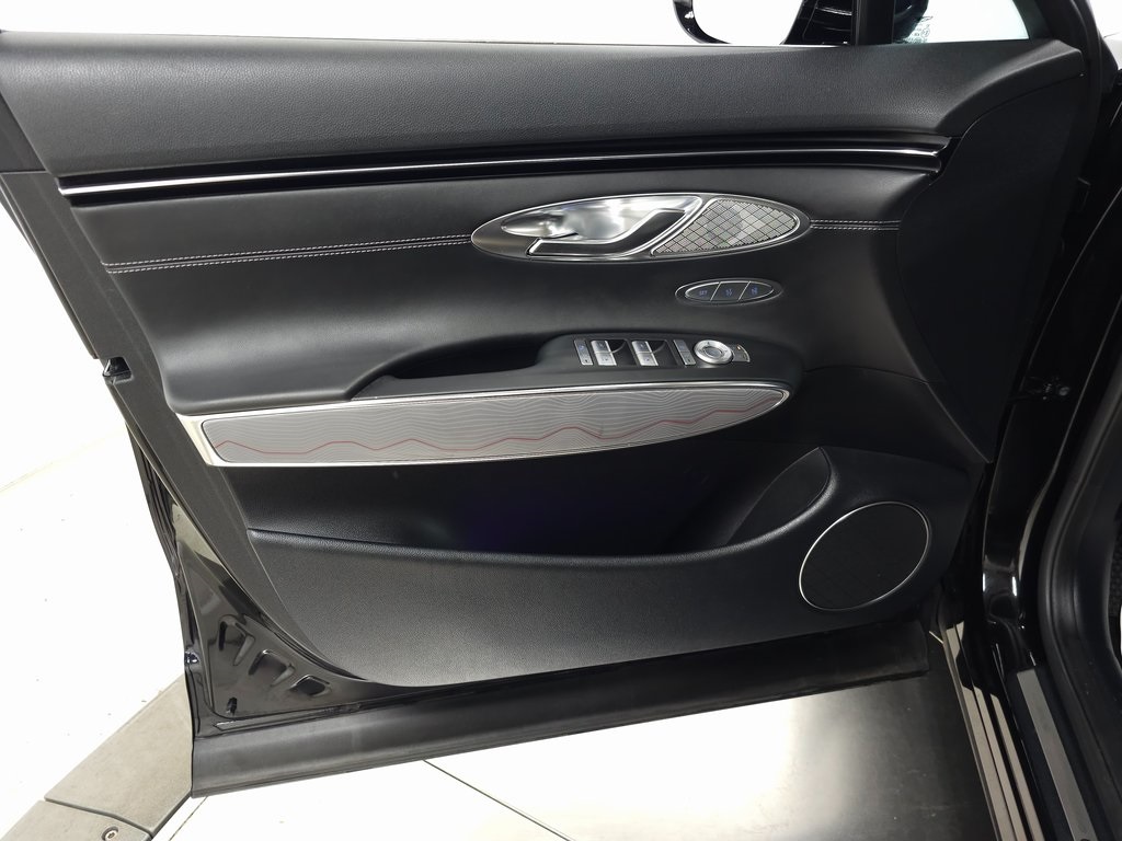 2024 Genesis GV70 2.5T Advanced photo 9