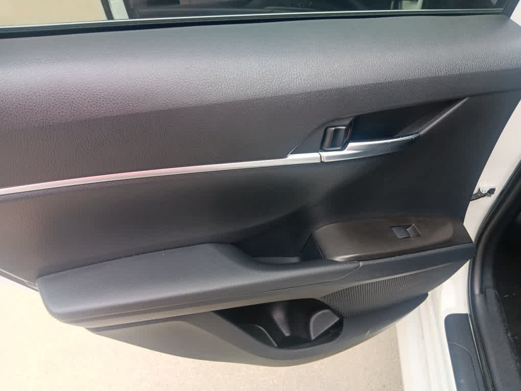 2023 Toyota Camry LE photo 9