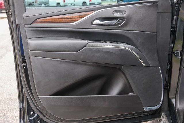 2023 Cadillac Escalade ESV Luxury photo 10