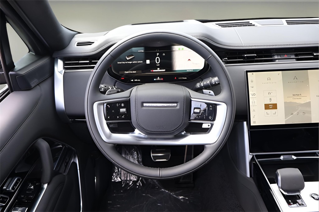 2025 Land Rover Range Rover SE photo 15