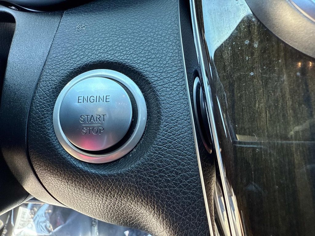 2018 Mercedes Benz C 300 photo 29
