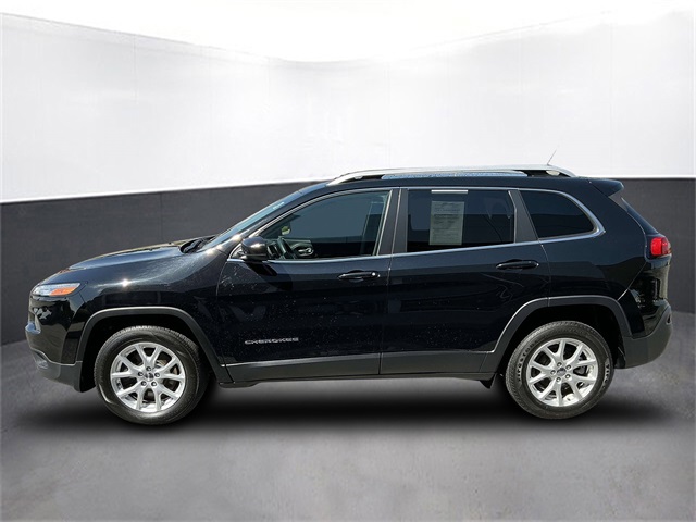Used 2018 Jeep Cherokee Latitude with VIN 1C4PJLCBXJD611545 for sale in Kansas City