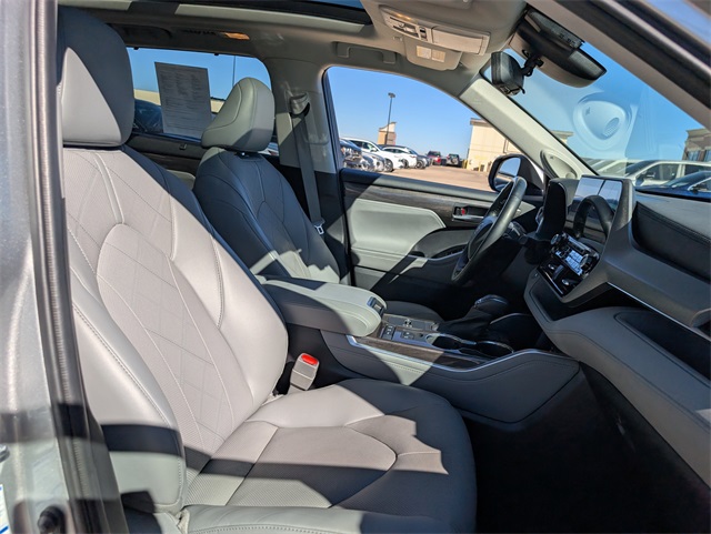 2022 Toyota Highlander Hybrid Platinum photo 10