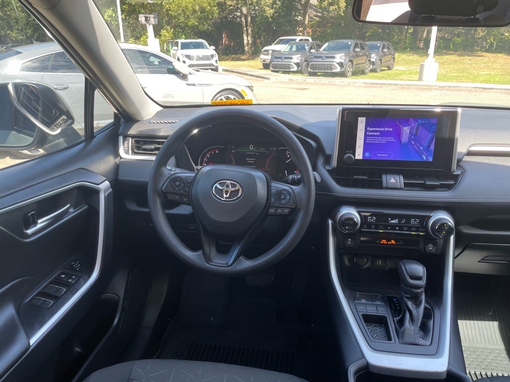 2023 Toyota RAV4 XLE photo 6