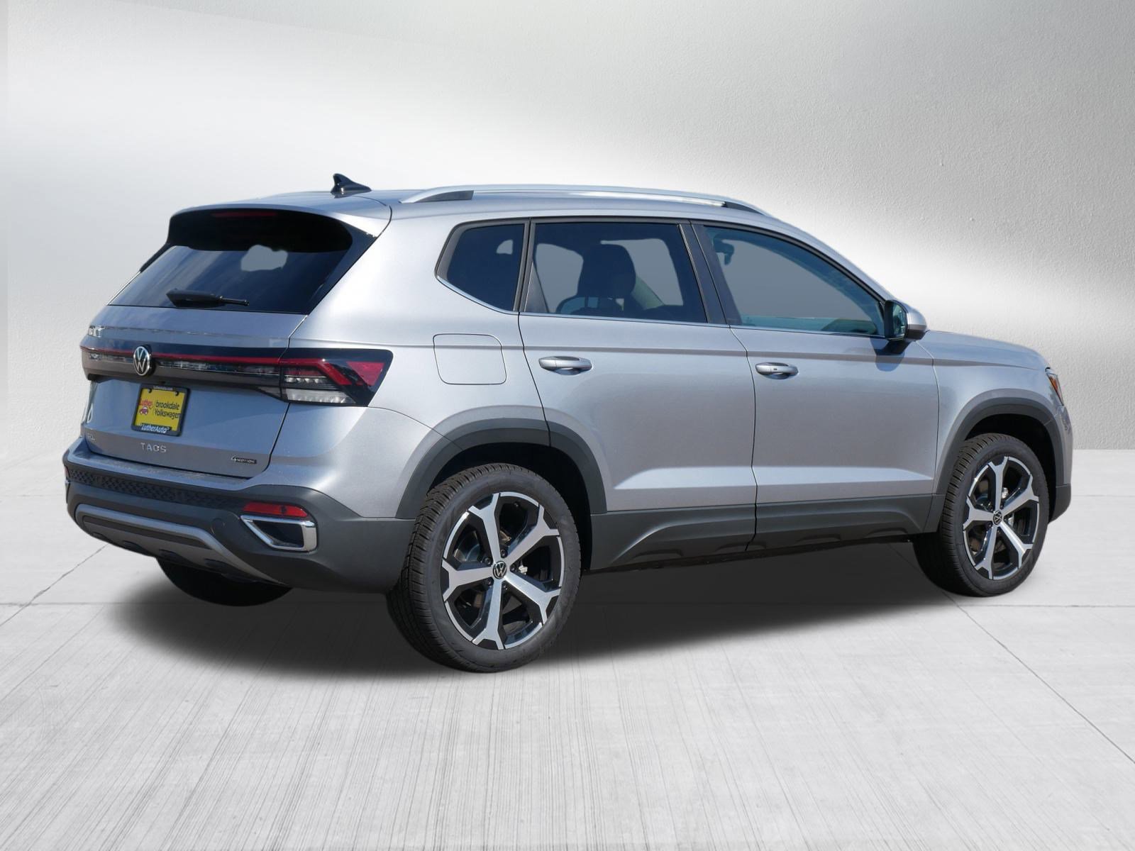 2025 Volkswagen Taos SEL photo 3