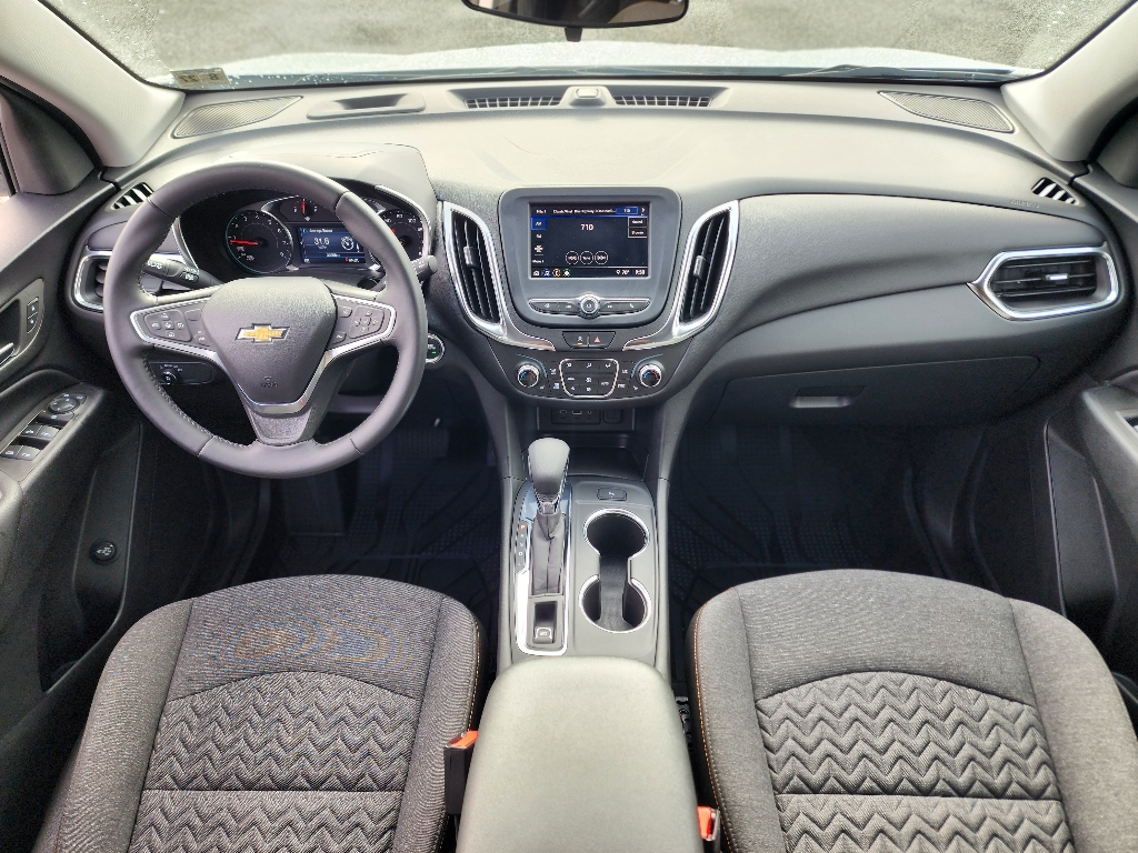 2022 Chevrolet Equinox LT photo 2