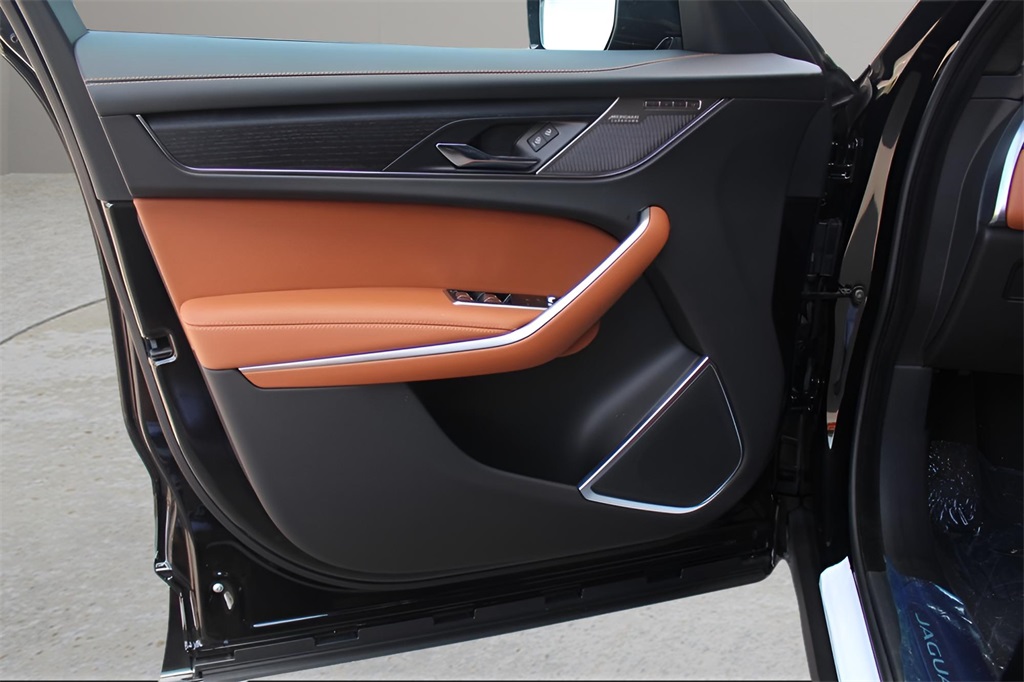 2026 Jaguar F-PACE P400 R-Dynamic S photo 4