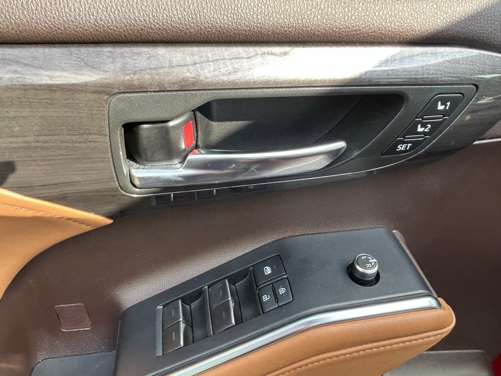 2022 Toyota Highlander Hybrid Platinum photo 10