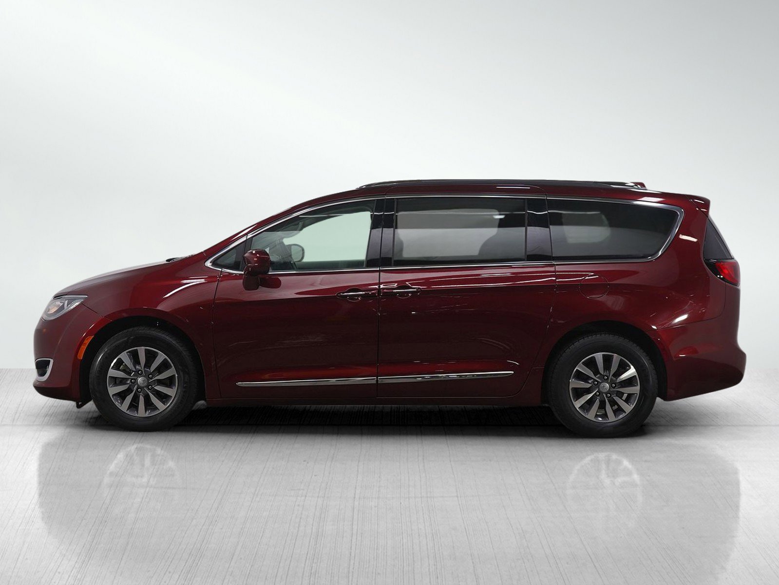 Used 2020 Chrysler Pacifica Touring L Plus with VIN 2C4RC1EG2LR129541 for sale in Minneapolis, Minnesota