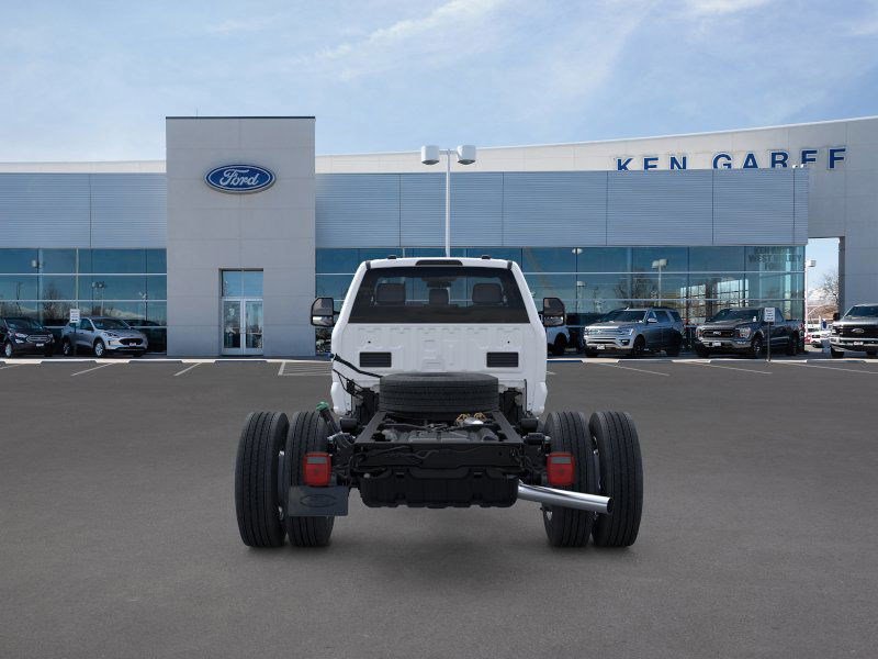 2025 Ford F-600 photo 2