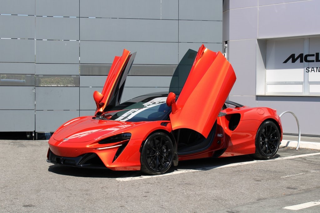 2023 McLaren Artura