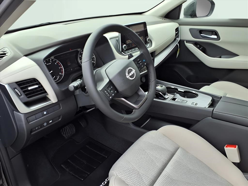 2025 Nissan Rogue SV photo 15