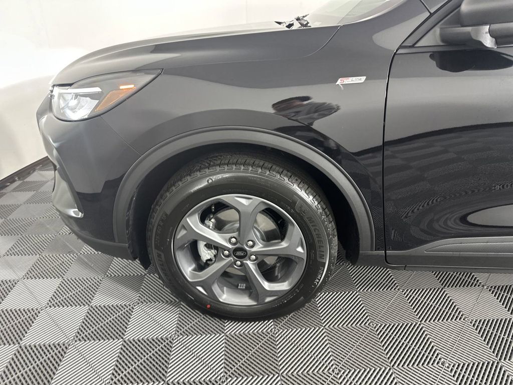 2025 Ford Escape ST-Line photo 7