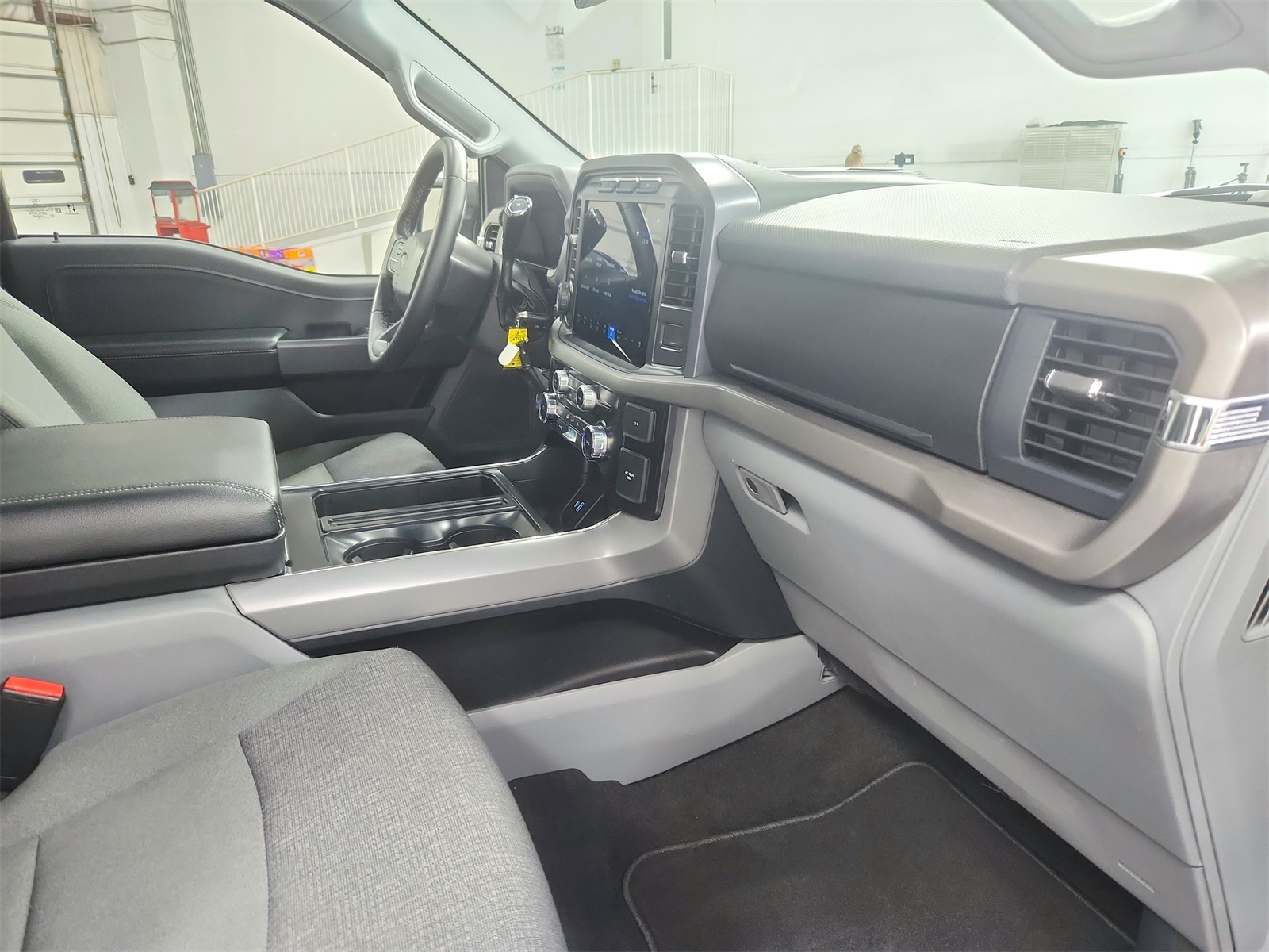 2024 Ford F-150 XLT photo 31