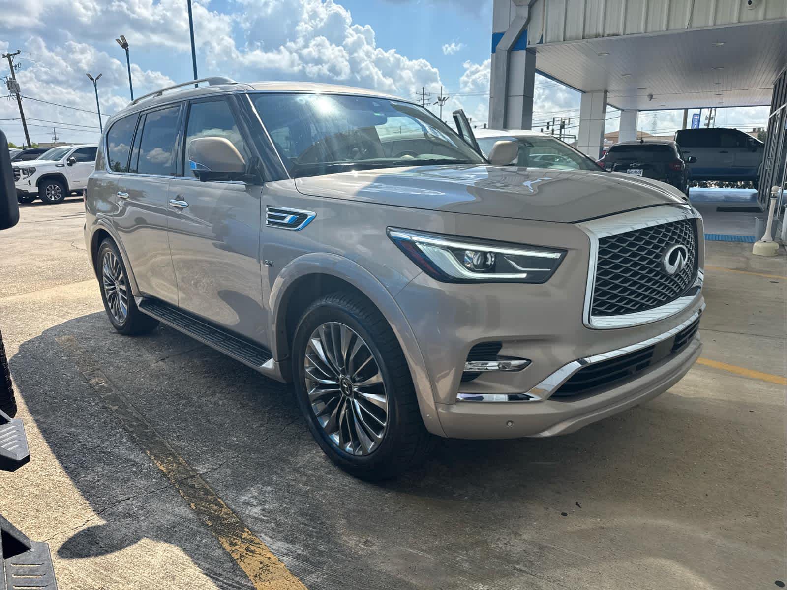 2019 Infiniti QX80 Luxe photo 10