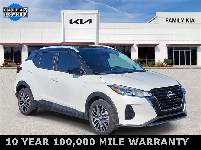 2023 Nissan Kicks SV's photo