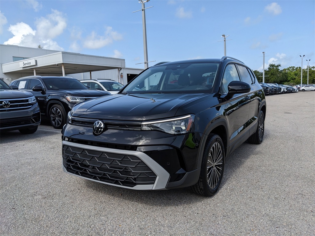 2025 Volkswagen Taos SE photo 3