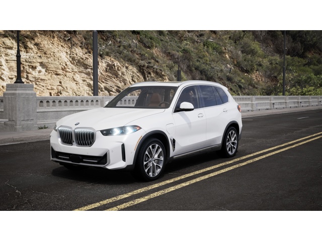 2026 BMW X5 50e's photo
