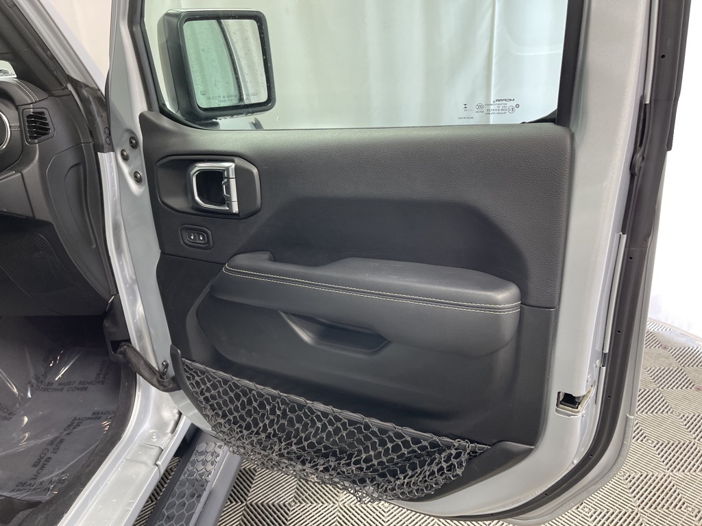 2023 Jeep Wrangler Sahara 4xe photo 28