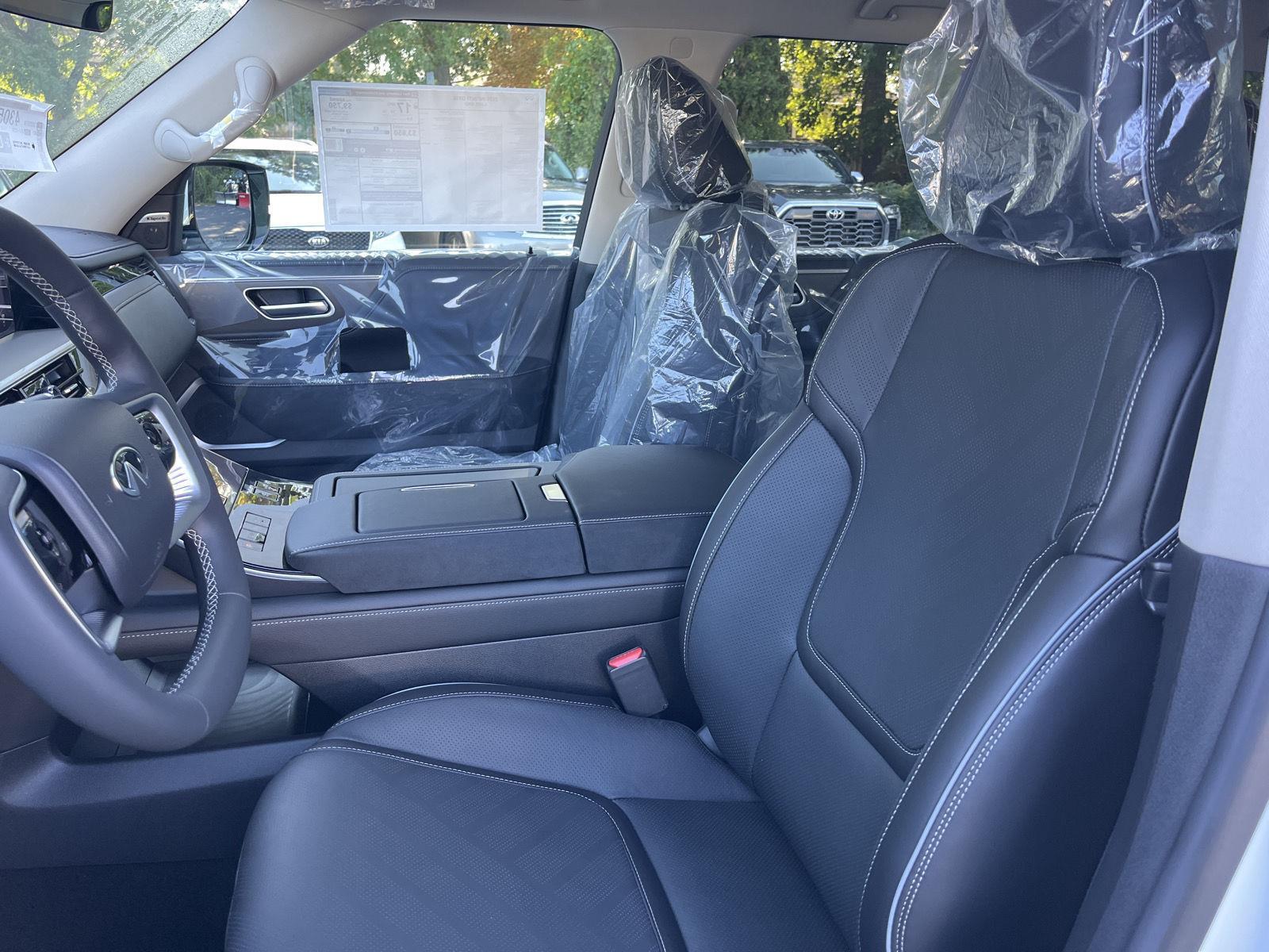 2026 Infiniti QX80 Luxe photo 9