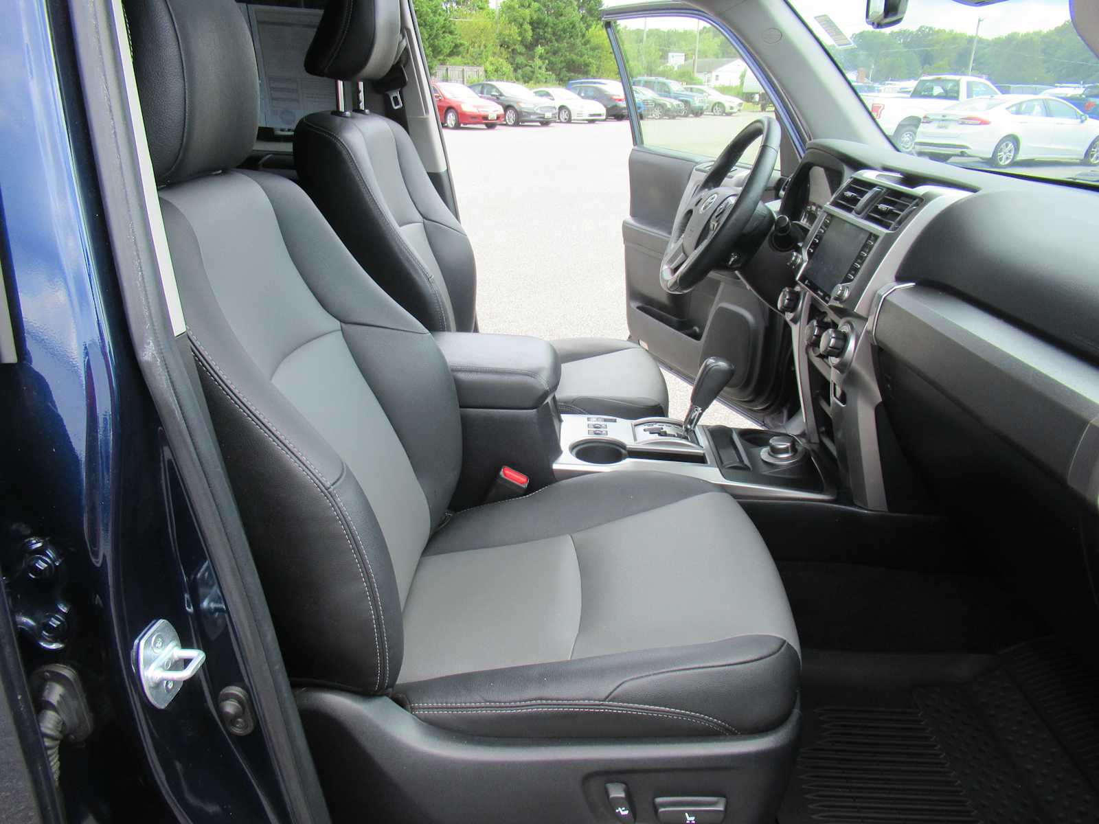 2020 Toyota 4Runner SR5 Premium photo 19
